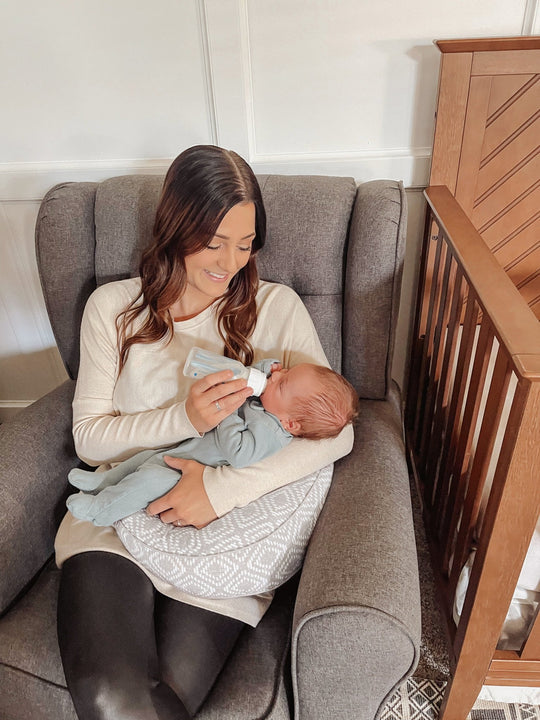 Paced Bottle Feeding: Tips for Introducing a Bottle when Breastfeeding - Boppy